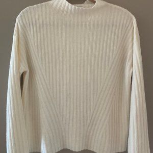 Ivory/cream Old Navy Sweater Size Medium